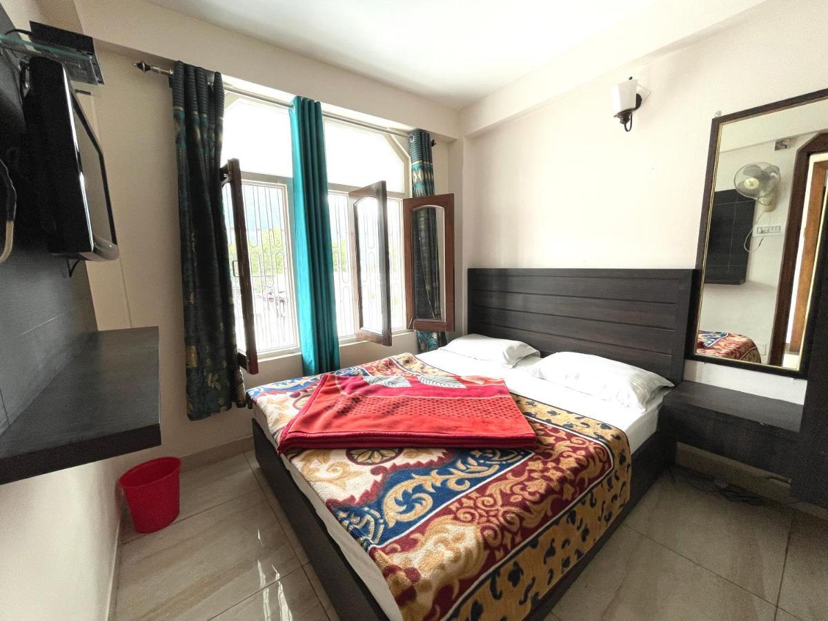 Hotel Prince ! Nainital Mall Road-Prime-Location In-Front-Of-Naini-Lake Hygiene-And-Spacious-Room Экстерьер фото