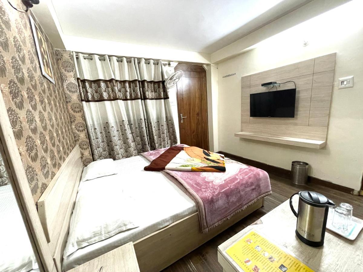 Hotel Prince ! Nainital Mall Road-Prime-Location In-Front-Of-Naini-Lake Hygiene-And-Spacious-Room Экстерьер фото